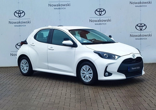 Toyota Yaris cena 61900 przebieg: 49001, rok produkcji 2020 z Wałbrzych małe 326